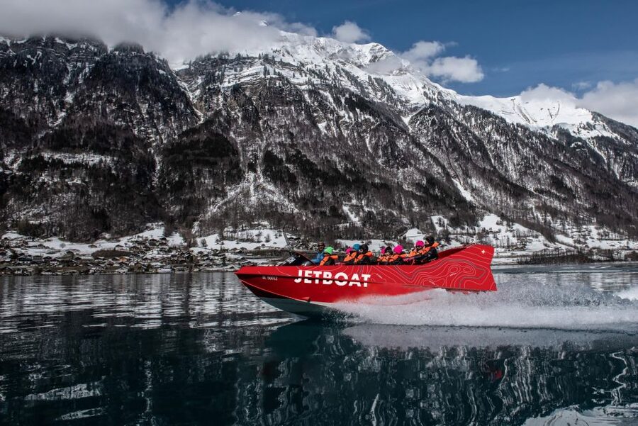 Interlaken: Winter Jetboat Ride on Lake Brienz - What the captain adds to the experience