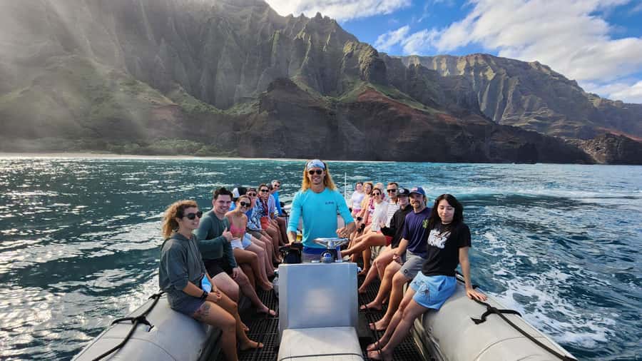Kauai: Nā Pali Coast Zodiac Raft Sea Caves + Snorkel - Snacks, drinks, and the practical comforts