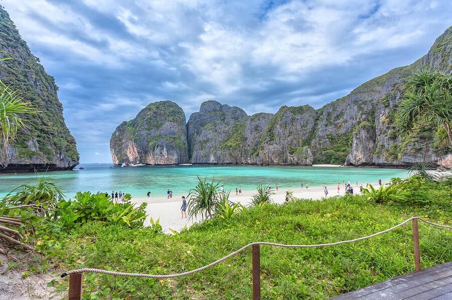 Ko Lanta: Maya Bay & Phi Phi Islands Full-Day Speedboat Trip - Speedboat comfort, weather, and the guide