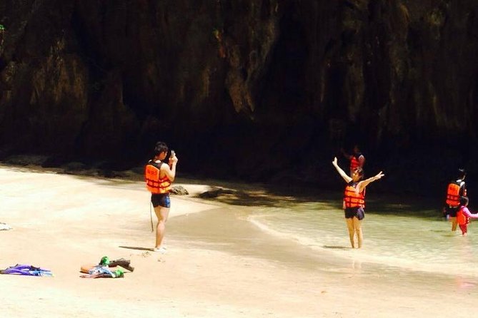 Koh Lanta: 4 Islands Tour by Speedboat with Snorkeling - Koh Chuak and the coral reefs
