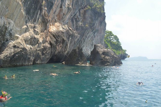 Koh Lanta: 4 Islands Tour by Speedboat with Snorkeling - Koh Mook and the swim through Emerald Cave