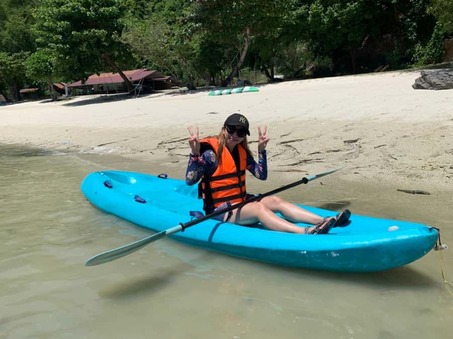 Koh Samui: Angthong Marine Park Speedboat Tour with Kayaking - Crowds, boat changes, and weather concerns