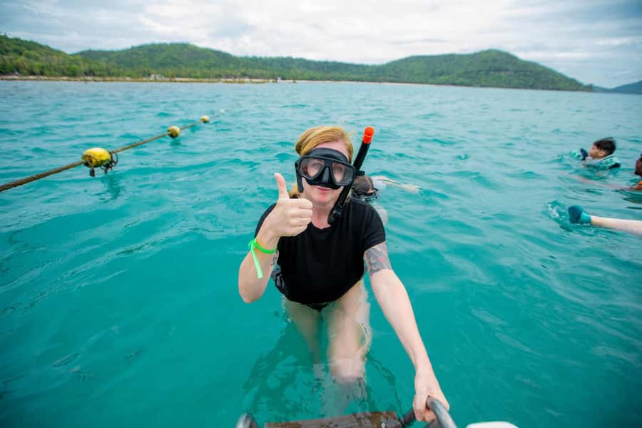 Koh Samui: Pink Dolphin Spotting & Pig Island Speedboat Tour - Lunch at Thong Not Bay and Mainland Beach