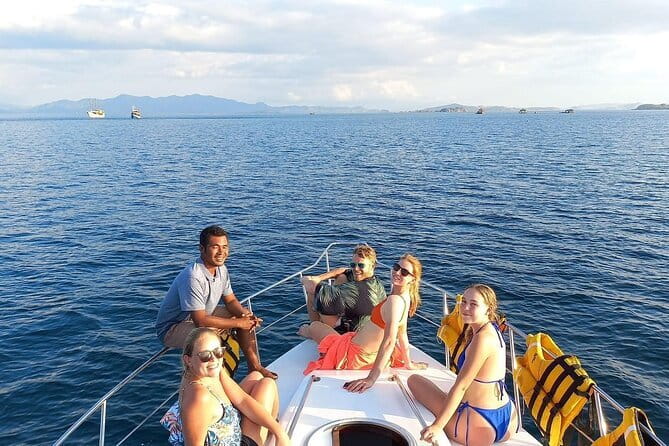 Komodo Islands with Speedboat in Labuhan Bajo - Pink Beach: a short swim with unusual sand