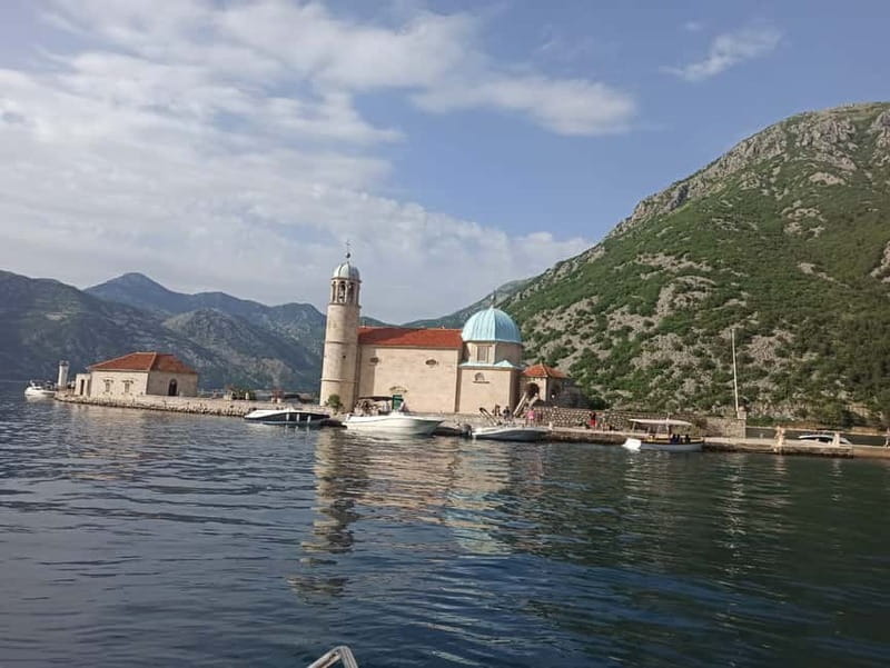 Kotor: Speedboat Tour to Blue Cave and Our Lady of the Rocks - What the crew adds to the experience