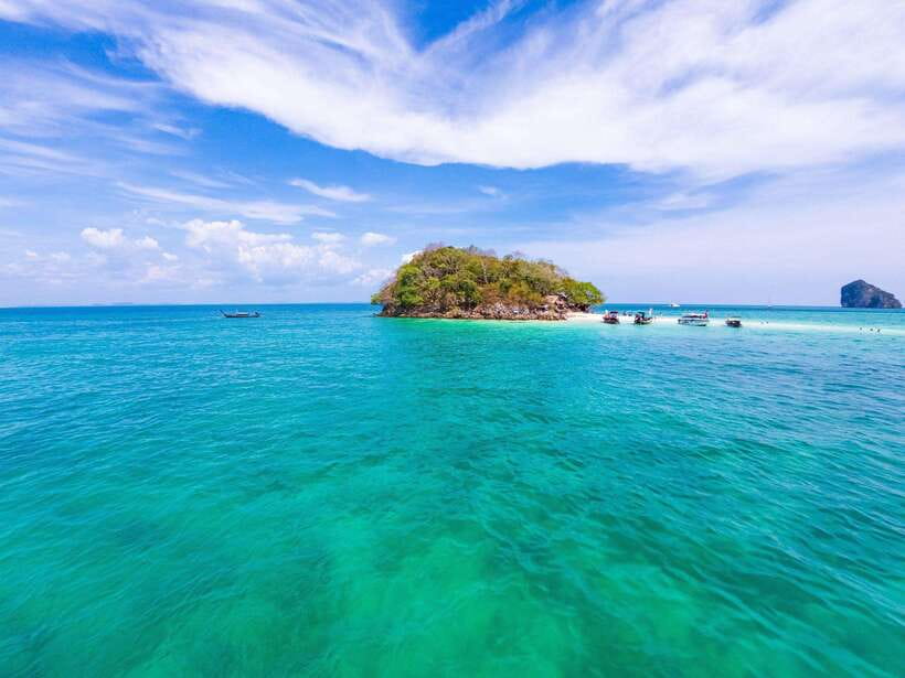 Krabi: 4-Island Speedboat Tour with Lunch - Walking the Thale Waek sandbar