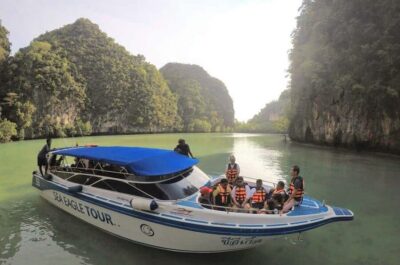 A Speedboat Voyage to Unveil Hong’s Grottoes by Kayak