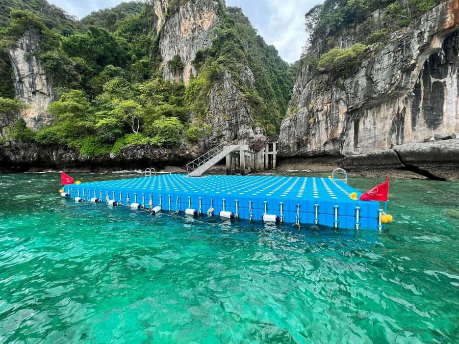 Krabi: Early Bird Phi Phi, Maya & 4 Islands Speedboat Tour - Maya Bay before the crowds