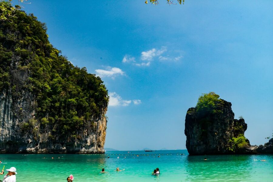 Krabi: Hong Island Day Trip by Speedboat with Thai Lunch - Early pickup and a smooth start at the private pier