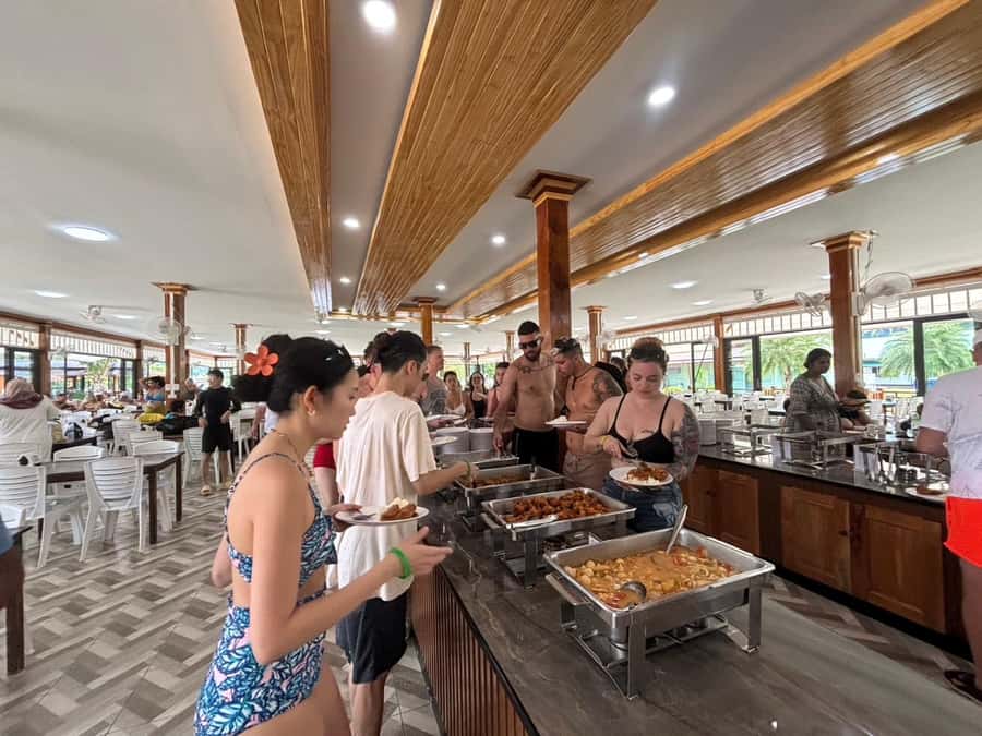 Krabi: Phi Phi & 4 Islands Sunset Tour by Speedboat - Guides, organization, and group feel