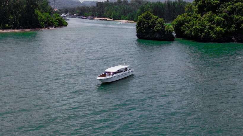 Krabi: Phi Phi and 4 Islands with Snorkeling by Speed Boat - What the guide and crew add