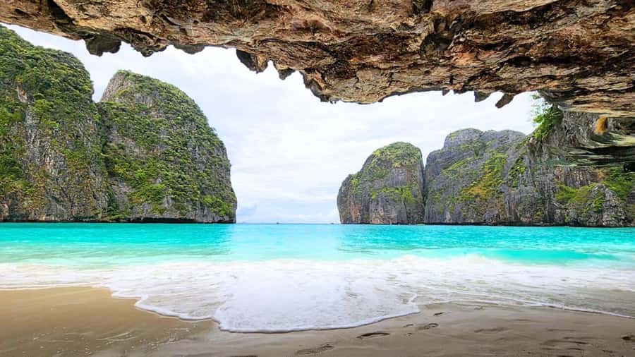 Krabi: Phi Phi Early Bird & 4 Island by Speedboat with Lunch - Bamboo Island gives you real beach time