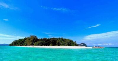 Phi Phi Islands & Maya Bay Speedboat Tour with Lunch
