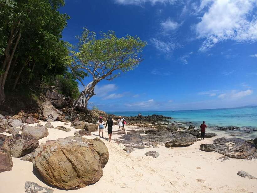 Krabi: Phi Phi Islands Speedboat Tour with Buffet Lunch - Two early snorkeling stops before the famous sights