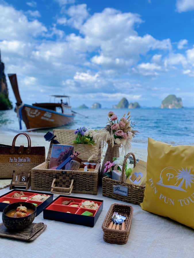 Krabi: Private Luxury Speedboat with picnic beach (4 island) - Chicken Island starts the sea day