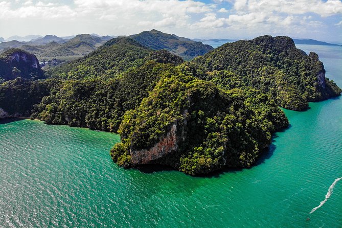 Krabi to James Bond and Hong Islands Offbeat Speedboat Tour - Thai lunch on the beach