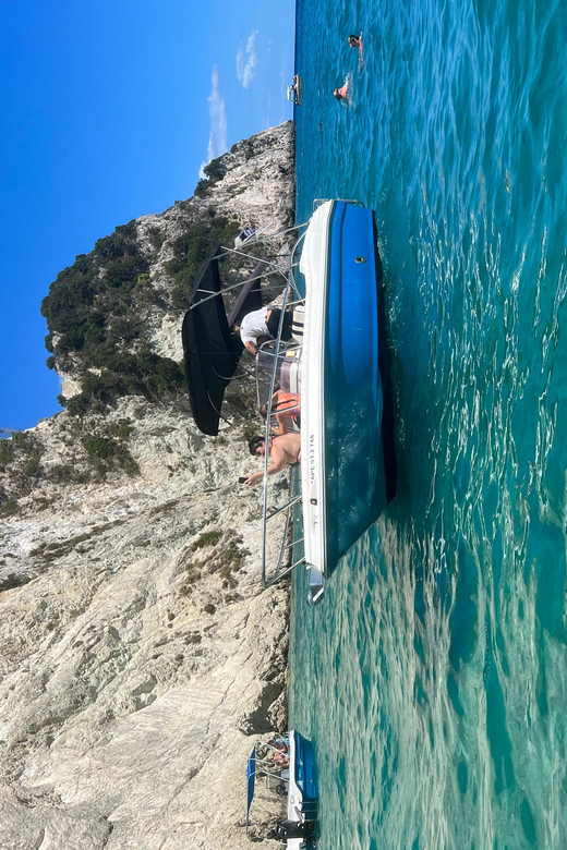 Laganas: Myzithres sunset experience with VIP speedboat - Guides and the human side of the trip