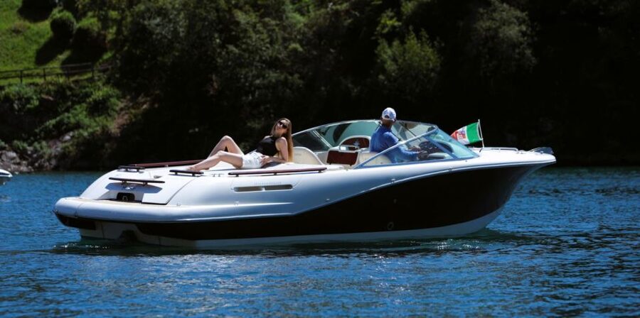 Lake Como: 2-Hour Luxury Speedboat Private Tour - What makes the captain part of the experience