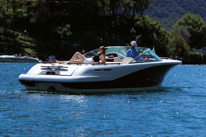 Lake Como: 3-Hour Luxury Speedboat Tour Como/Balbianello/Bellagio - What the skipper adds to the experience