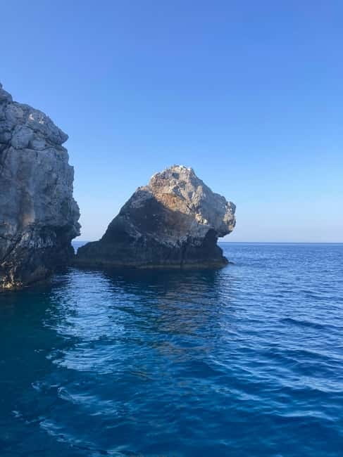 Lindos: Discover the Gems of Lindos - Private Speedboat Tour - Cruising past Lindos Beach and the Acropolis