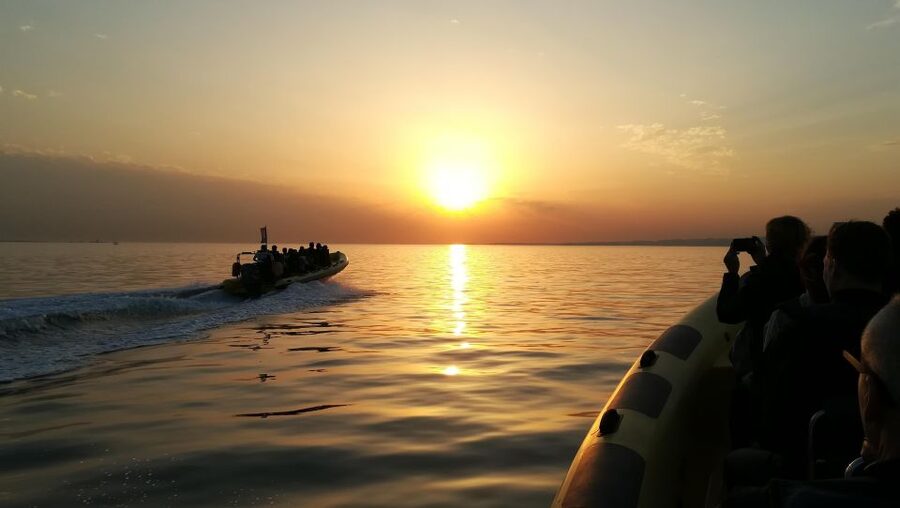 Lisbon Speedboat Sunset with Monuments Sightseeing - Commerce Square, São Jorge Castle, and Cais do Sodré