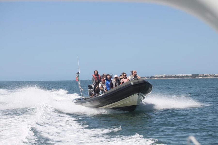 Lisbon: Speedboat Trip to Bugio Lighthouse - Meeting Bugio Lighthouse at the river mouth