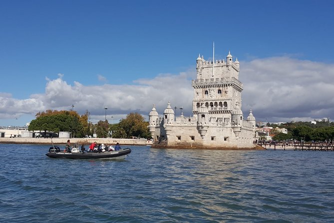 Lisbon: Sunset SpeedBoat Tour - The 25 de Abril Bridge sets the tone