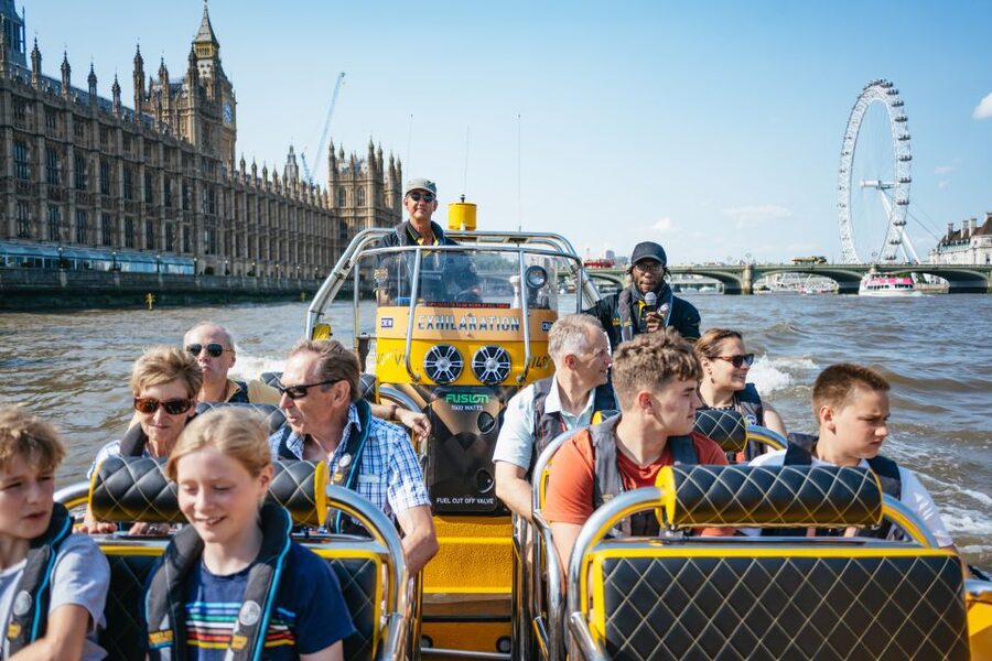 London: 45-Minute Speedboat Sightseeing Tour - Twenty minutes of speed toward Canary Wharf