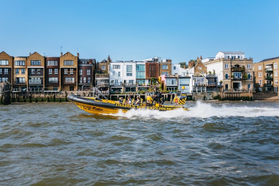 London: 45-Minute Speedboat Sightseeing Tour - Who should book this ride?