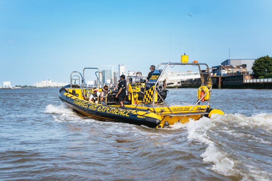 London: 45-Minute Speedboat Sightseeing Tour - The quiet opening along central London
