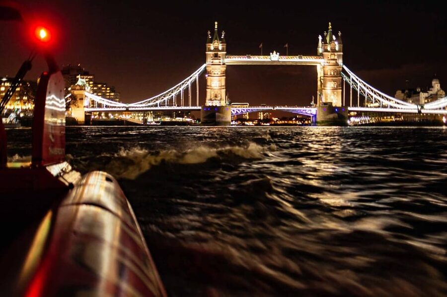 London: River Thames Sunset Speedboat Experience with Drink - Who should book this 50-minute experience?