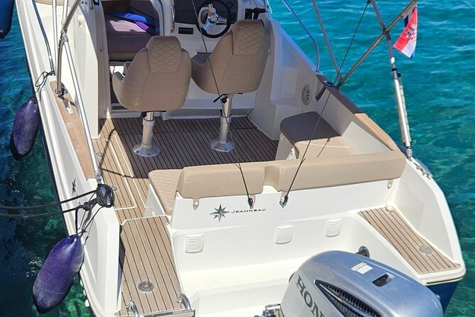 Luxury Private Speedboat Tour Islands & Blue Cave - Food, pickup, and practical details