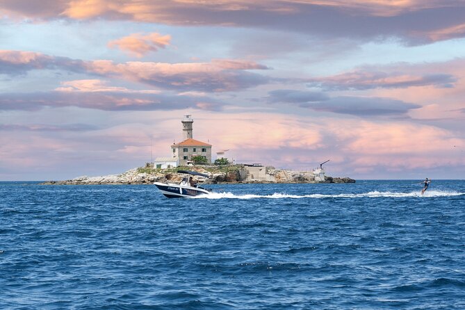 Luxury Speedboat Island Hopping with Swimming & Snorkeling - The return past Golden Cape forest park