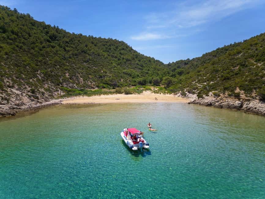 Magnific blue lagoon,speed boat towels included - Why this boat trip works well from Split
