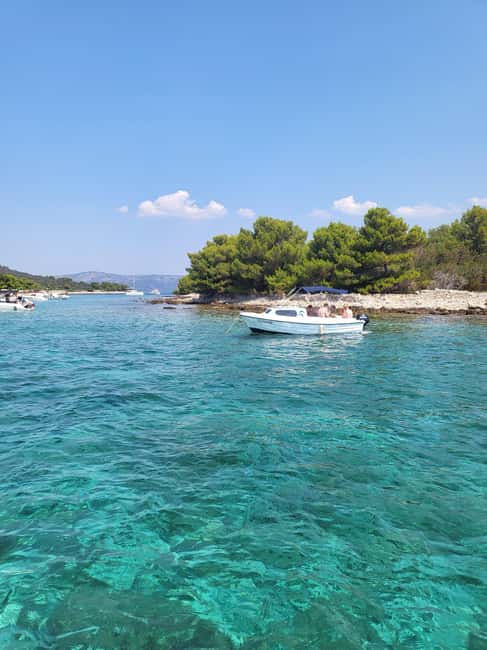 Magnific blue lagoon,speed boat towels included - What the $73 price really covers
