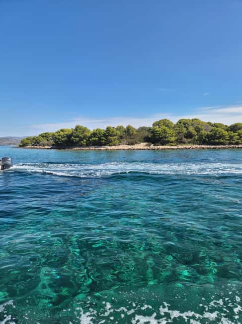 Magnific blue lagoon,speed boat towels included - Who should choose this outing