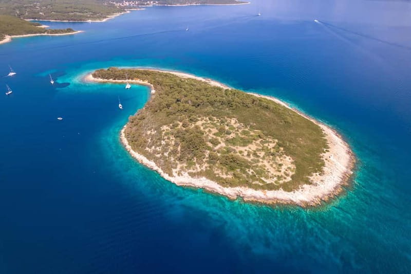 Makarska: 3-island Speedboat Cave & Blue Lagoon Tour - Zečevo and the Blue Lagoon