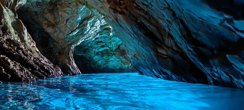 Makarska: 3-island Speedboat Cave & Blue Lagoon Tour - Pokrivenik begins the swimming day