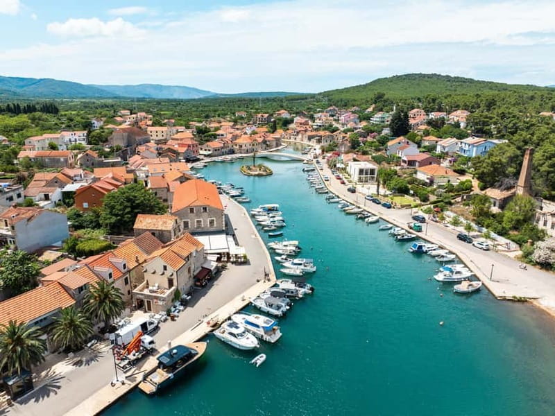 Makarska: 3-Island Speedboat Golden Horn & Blue Lagoon Tour - The skipper can shape the whole experience