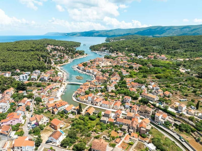 Makarska: 3-Island Speedboat Golden Horn & Blue Lagoon Tour - What to bring for five hours on the water