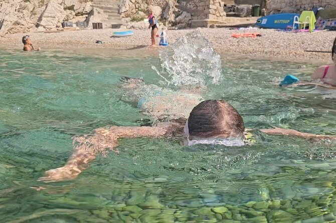 Makarska: 3 Island Speedboat Tour with Little Blue Cave & Lagoon - Jelsa gives you an hour on dry land