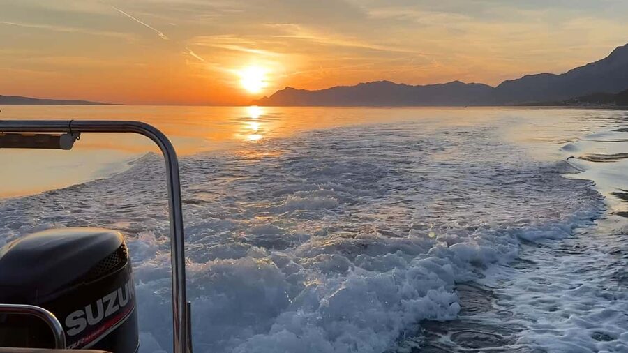 Makarska: Speedboat Sunset Tour to hidden bay on island Brač - Returning for the Makarska sunset