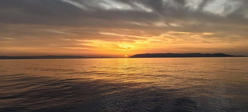 Makarska: Speedboat Sunset Tour to hidden bay on island Brač - What the $44 price really covers