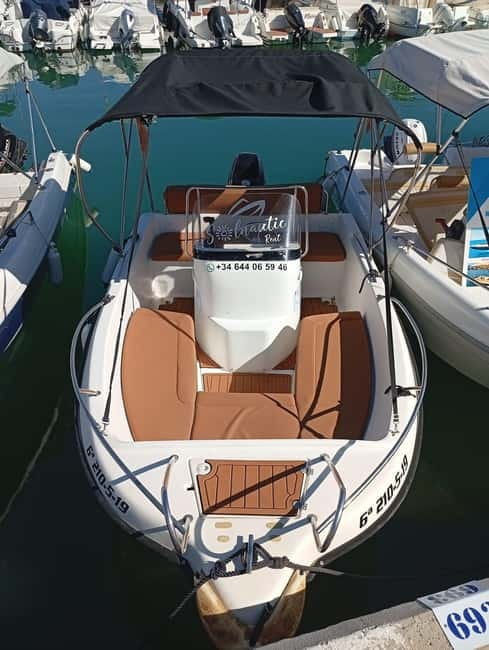 Malaga: 6-Seater Speedboat License-free Boat Rental - Price, fuel, and the deposit