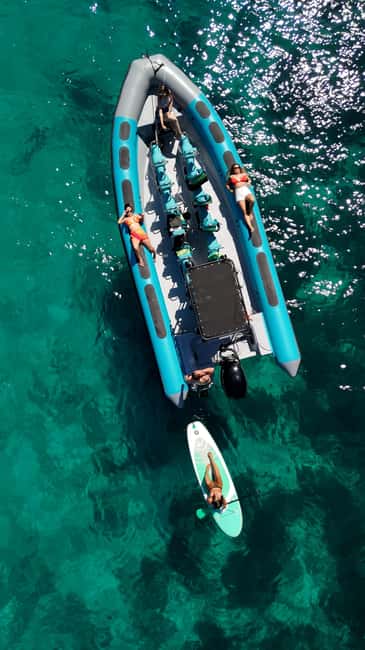 Mallorca: 2h speedboat tour, visit caves, cliffs and snorkel - Drinks, music, and the mood on board