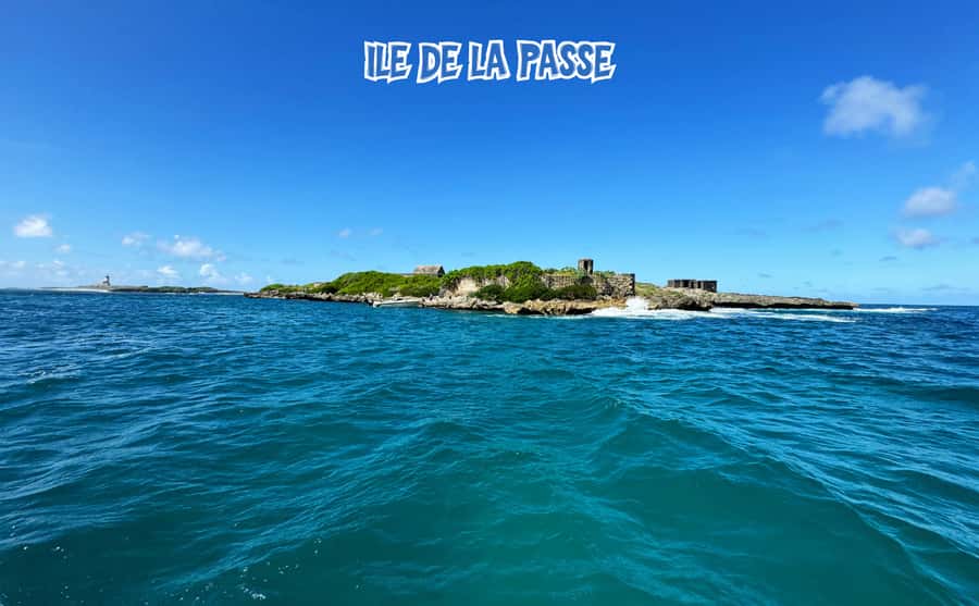 Mauritius: 5 Islands of the East Speedboat Tour with BBQ - Guides, group size, and the pace of the day