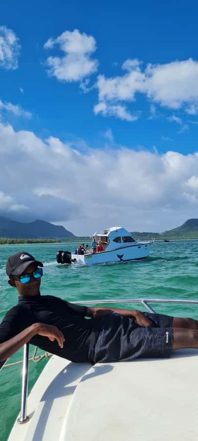 Mauritius: Snorkel and Swim with Dolphins on Speedboat Tour - Snorkeling equipment and the underwater side