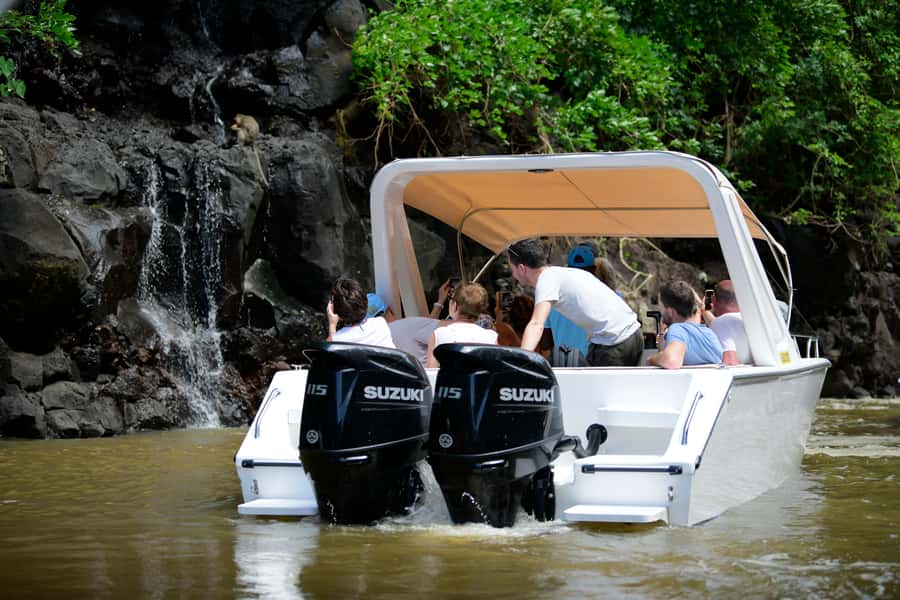 Mauritius: Speedboat Ile aux Cerfs, GRSE Waterfall, BBQ, Bar - The speedboat ride to Grand River South East