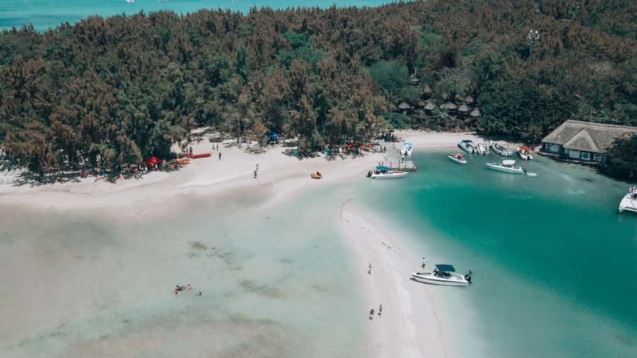 Mauritius: Speedboat Tour to Ile aux Cerfs with Lunch - Beach BBQ at Ile aux Cerfs