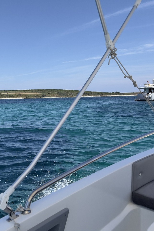 Medulin: Morning on Speedboat with Cave & Island Snorkeling - A Look at the Porer Lighthouse